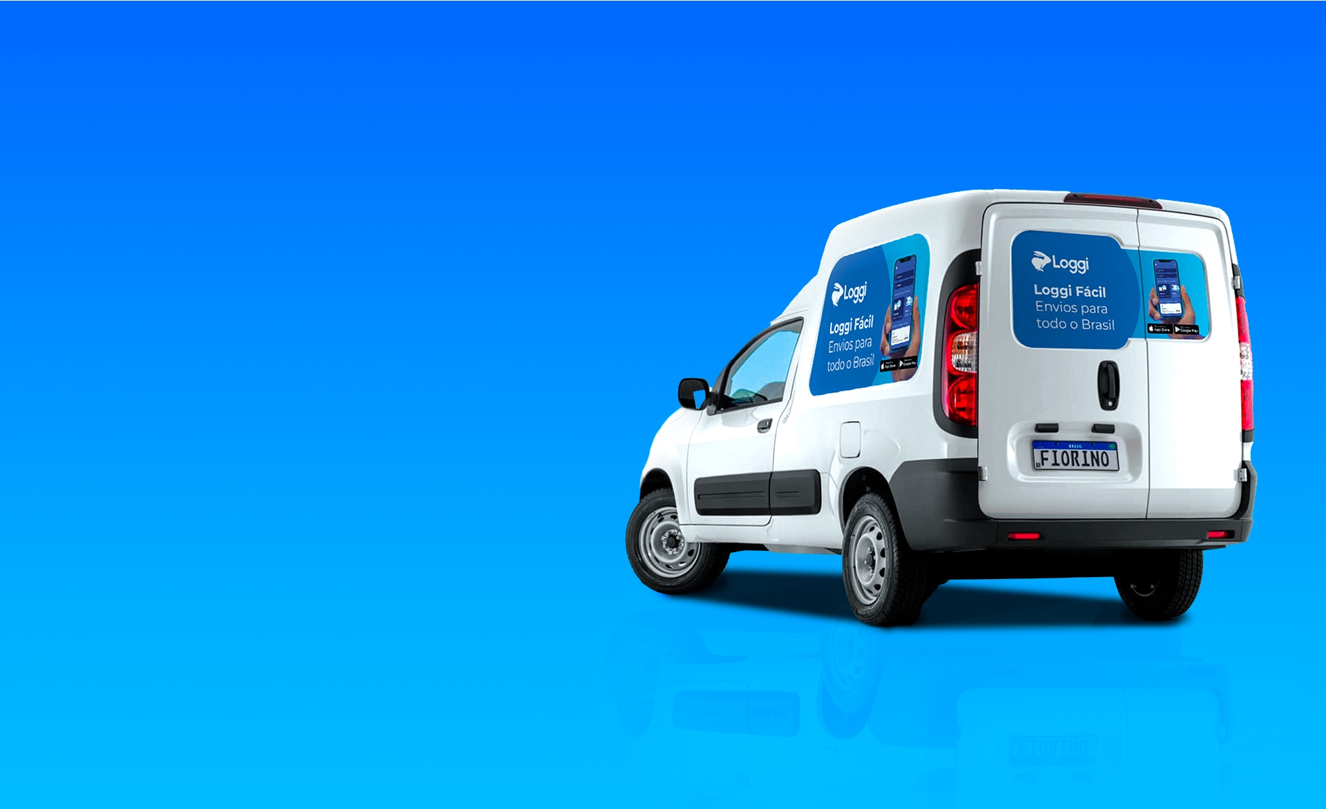 Van utilitária adesivada com a marca Loggi